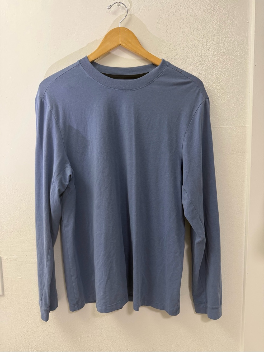 lululemon athletica Men's Long-Sleeve Crew - Dusty Blue
